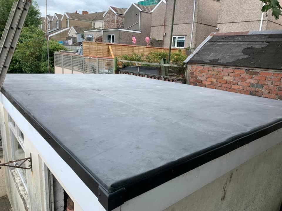 Finished rubber flat roof on the extension